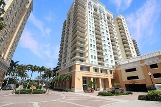 Building Photo - 800 N Tamiami Trl