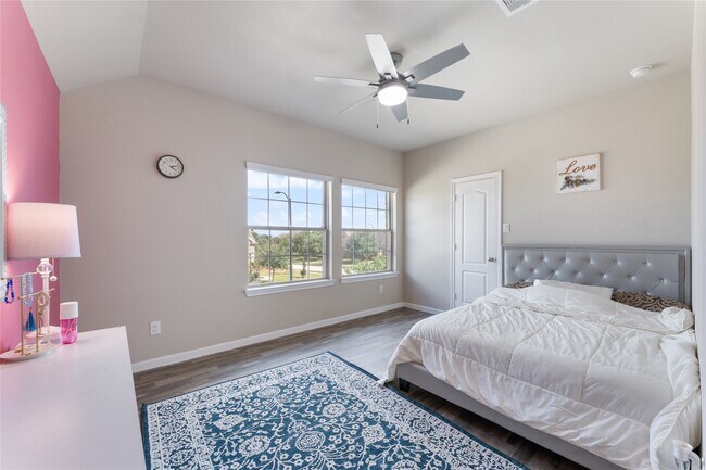 Building Photo - 6207 Rosehill Harvest Loop
