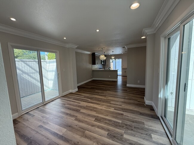 Building Photo - 328 Flaming Oak Dr