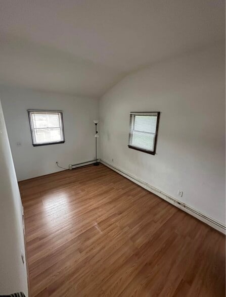 Building Photo - 17 Towne Ln