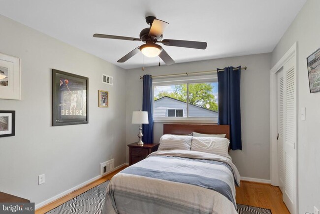 Building Photo - 1404 Middlebury Dr