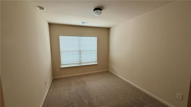 Building Photo - 333 Knelston Oak Dr NE