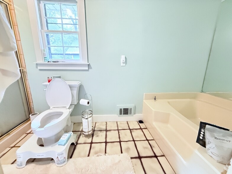 Master Bathroom - 2950 Cloverhurst Dr