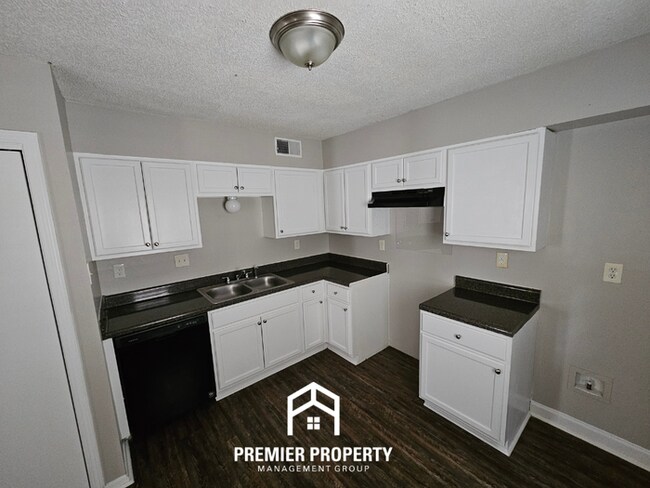 Building Photo - Charming 3BR/2BA Home in 38141 | Vaulted Ceilings, Fireplace & 2-Car Garage