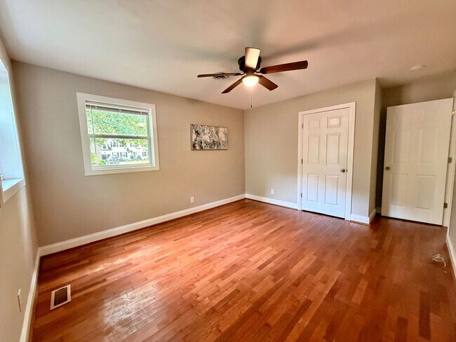 Building Photo - Recently Updated 4-Bedroom Ranch Home w/a 2 Bedroom Guest Cottage! Ready 05-01-26! Pet Friendly Home