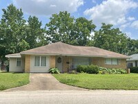 Building Photo - 2114 Hewitt Dr