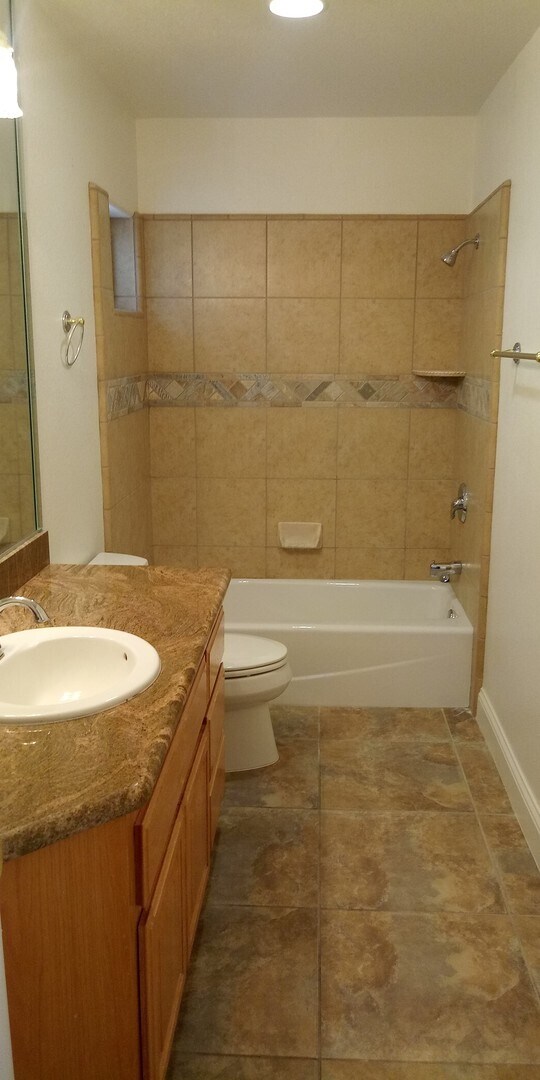 Building Photo - Beautiful 3 Bedroom Home