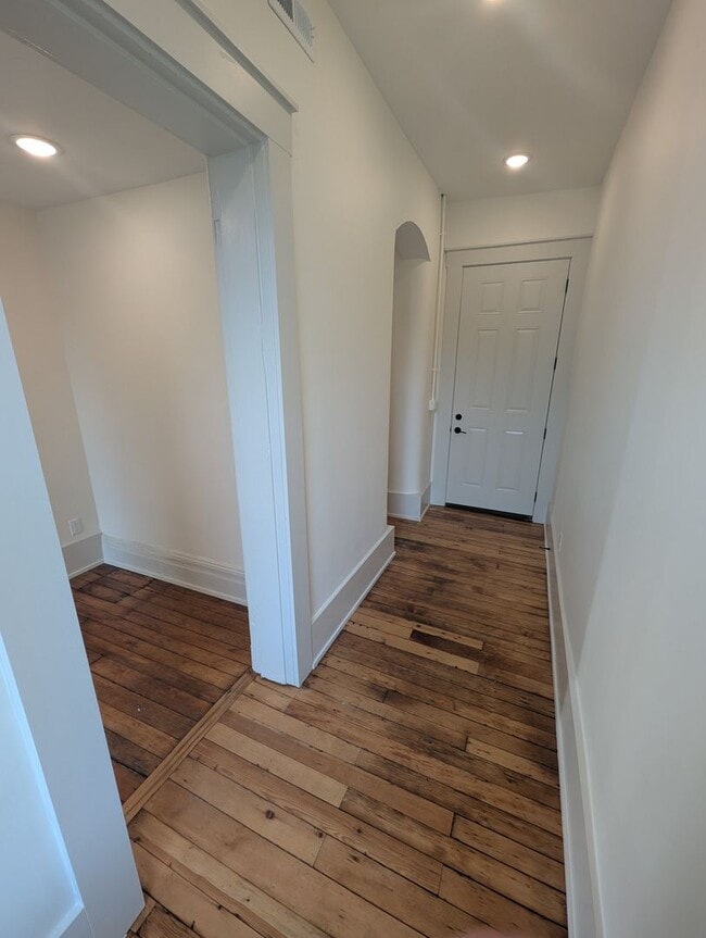 Building Photo - Gorgeous New 1 Bed 1 Bath Apartment in Historic Covington