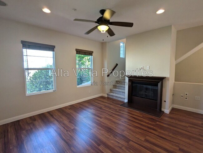 Building Photo - 10521 Zenor Ln