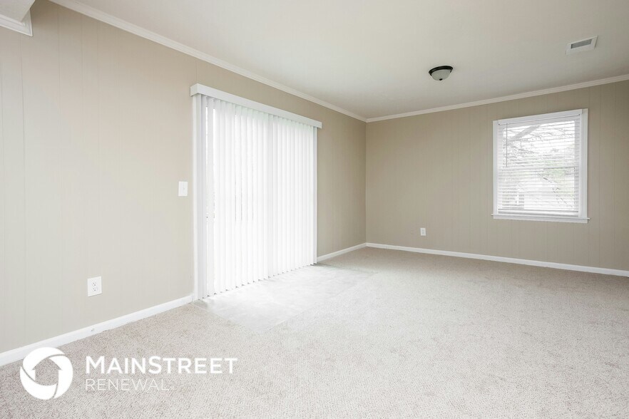 Building Photo - 680 N Kingsley Dr