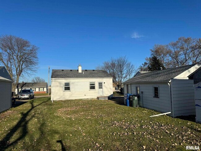 Building Photo - 3741 Keota Ave