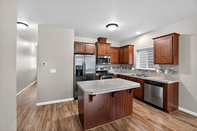 Building Photo - $500 gift card with lease signed by 10/20/...