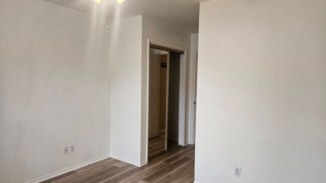 Building Photo - Great NW home with POOL & SOLAR!