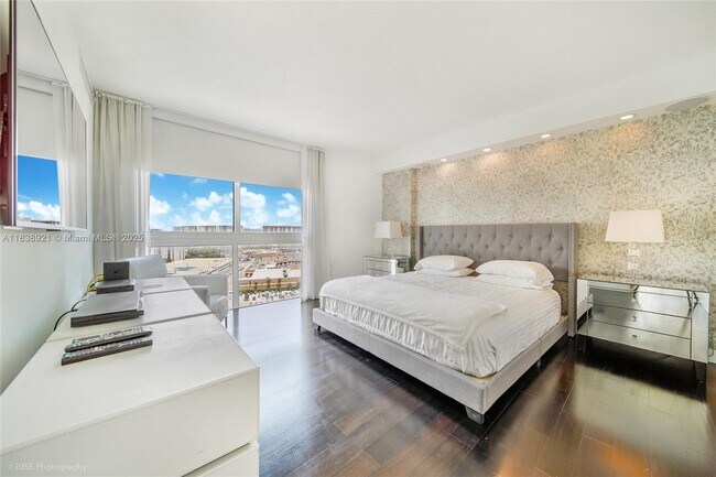 Building Photo - 150 Sunny Isles Blvd