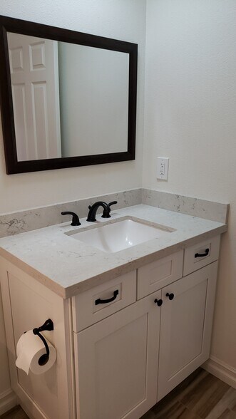 Building Photo - 502 San Vicente Blvd