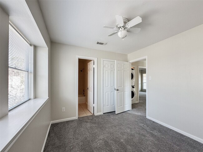 Building Photo - 5515 Strack Rd