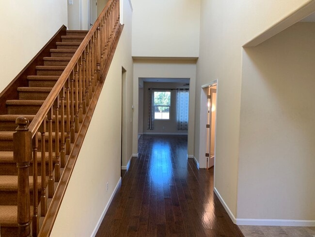 Building Photo - Beautiful 5 Bedroom, 3.5 Bath Mountain House Home W/ Office