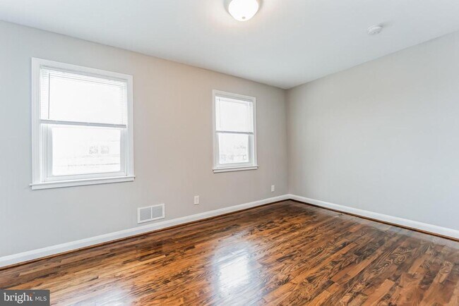 Building Photo - 3422 Dunran Rd