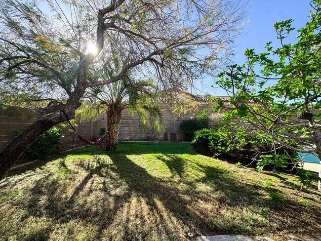 Building Photo - "Charming 3-Bedroom with 2 Full Bathroom  Pool Home in The Terraces!"