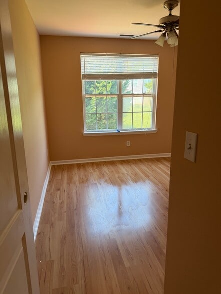 Building Photo - 623 Oakfield Tr