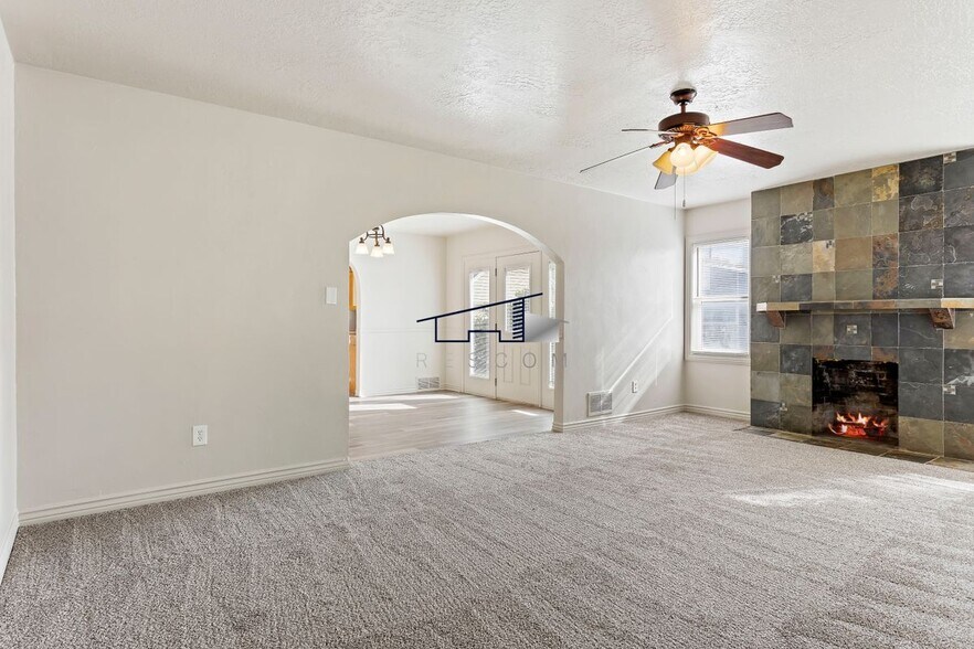 Building Photo - 352 Harrison Blvd