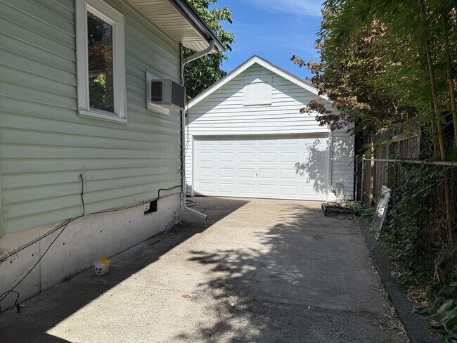 Building Photo - 3601 N Russet St