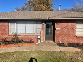 Building Photo - 3 Bedrooms + Office, 1 1/2 Baths in NW OKC...