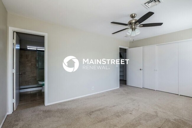 Building Photo - 4 Bedroom Pet-Friendly Home in Glendale, AZ with Main Street Renewal
