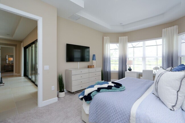 Building Photo - BRAND NEW** STUNNING POOL HOME**PROFESSIONALLY DECORATED**3 BEDS + DEN/ 3 FULL BATHS***ESPLANADE ...