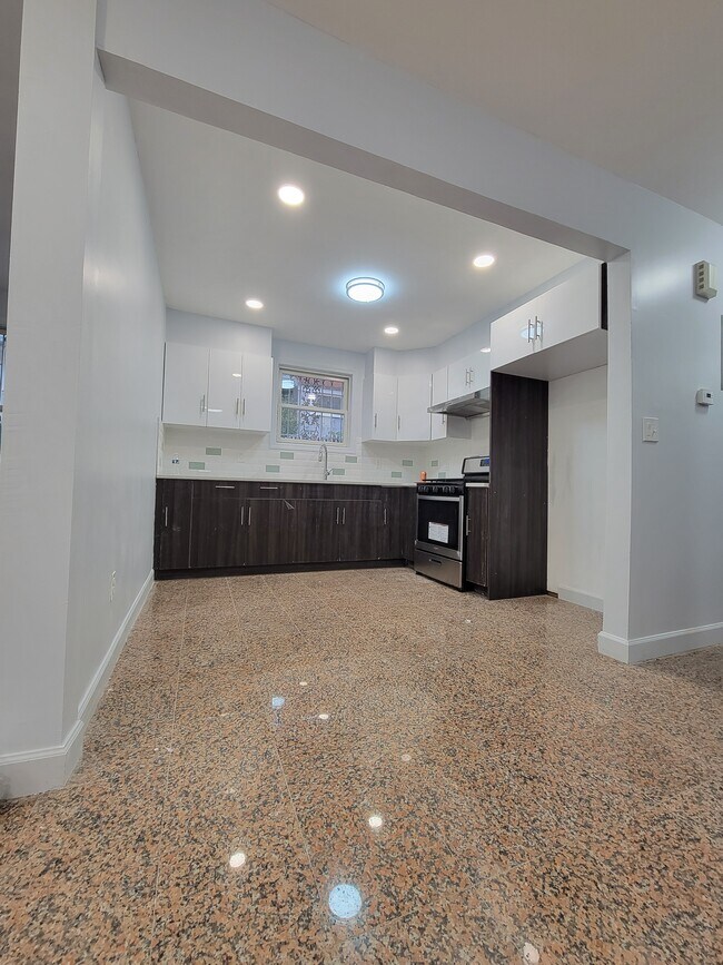 1st floor kitchen - 6401 155th St