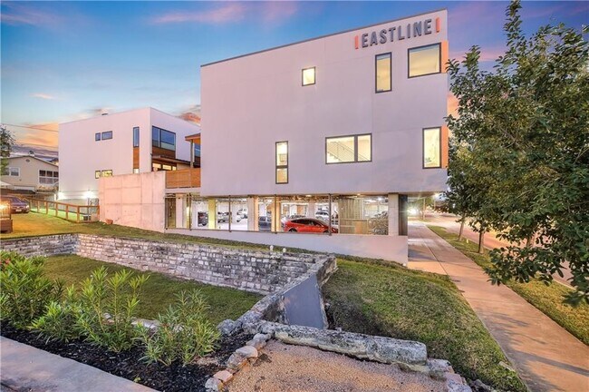 Building Photo - 2002 E 7th St