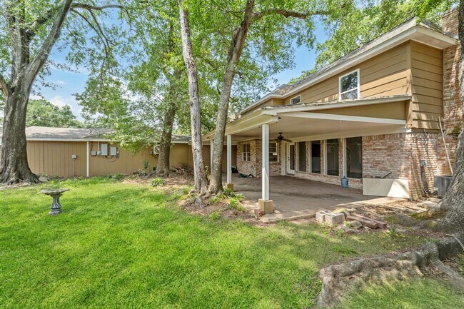 Building Photo - 1823 Saddlecreek Dr