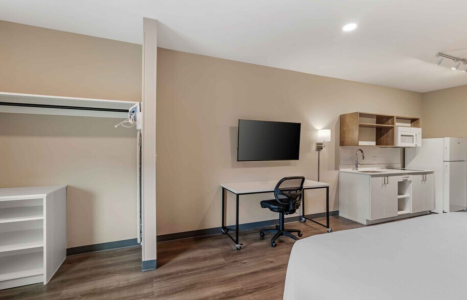 Building Photo - Furnished Studio-Jacksonville - Airport