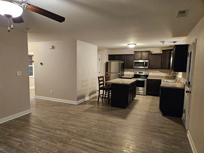 Building Photo - Charming 3-bedroom, 2-bathroom unfurnished home - No HOA - Sneads Ferry