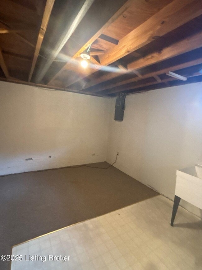 Building Photo - 1305 Abbeywood Rd