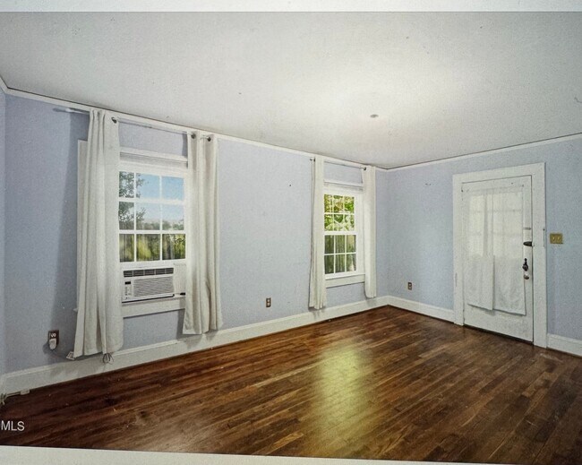 Building Photo - 107 Carr St