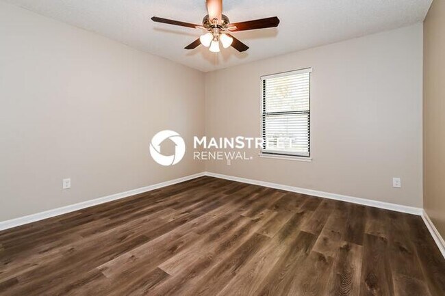 Building Photo - 3 Bedroom Pet-Friendly Home in Jacksonville, FL with Main Street Renewal