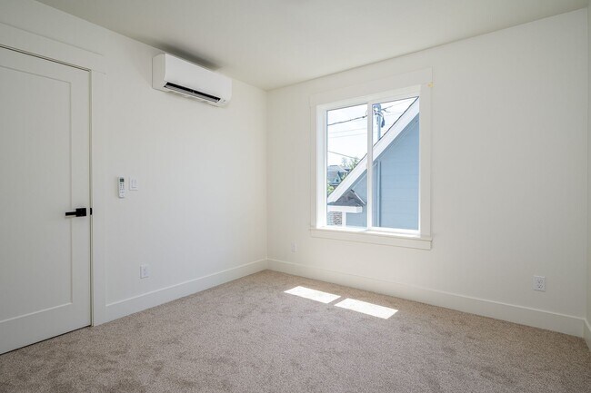 Building Photo - 37 NE 78th Ave