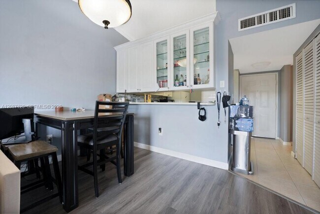 Building Photo - 9894 Nob Hill Ln