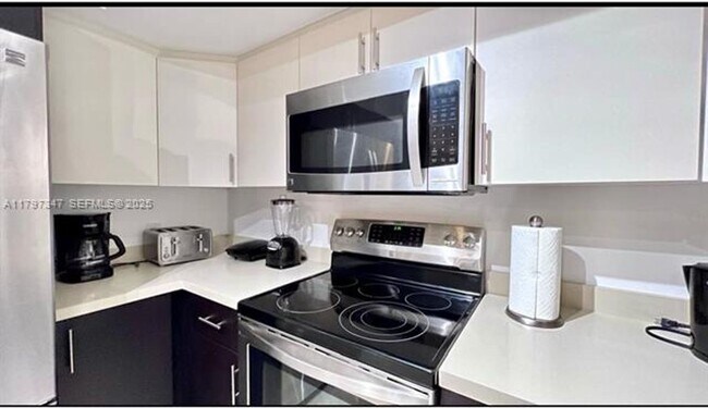 Building Photo - 19701 E Country Club Dr