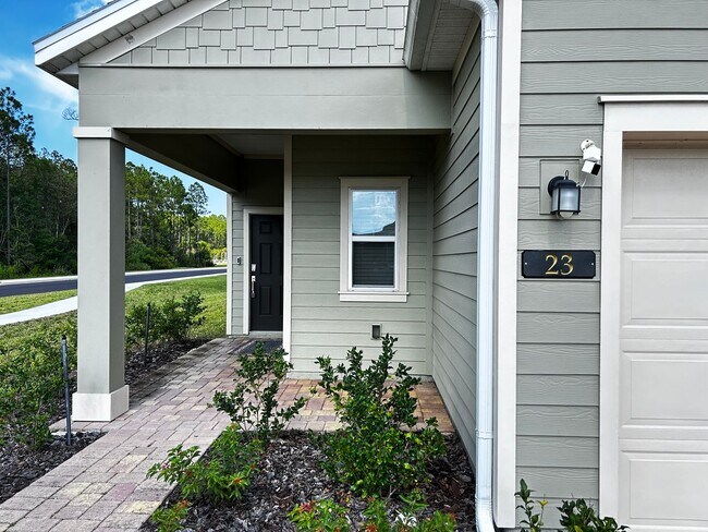 Building Photo - Modern Newer Build 3 Bed 2.5 Bath. Garage. Patio. In-Unit Laundry. Internet and Lawn Care Included!