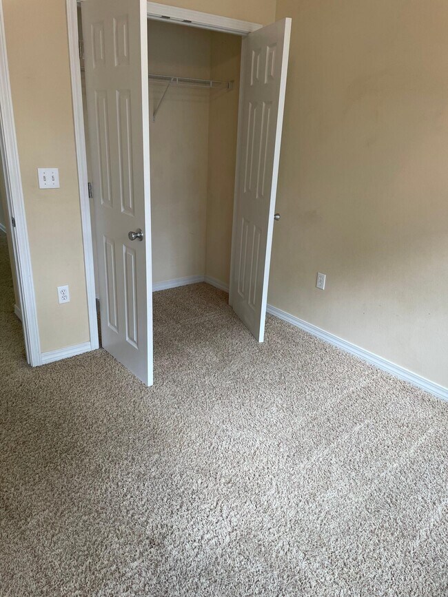 Building Photo - 862 Fairview Dr