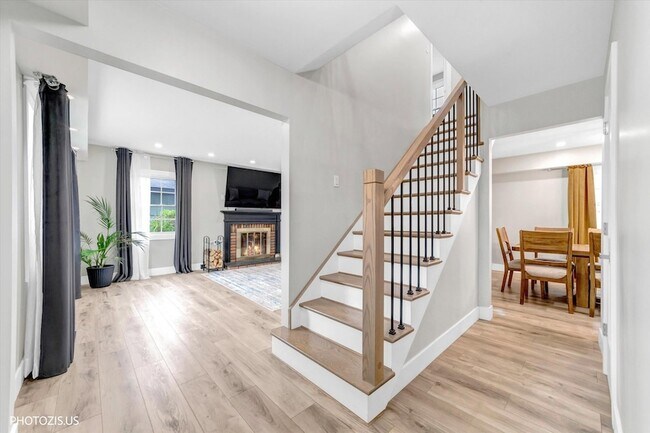 Building Photo - 1111 Plum Grove Cir