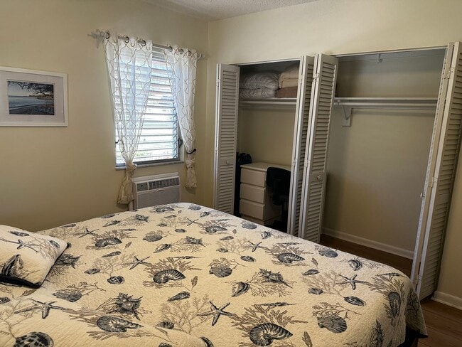 Building Photo - 167 N Collier Blvd