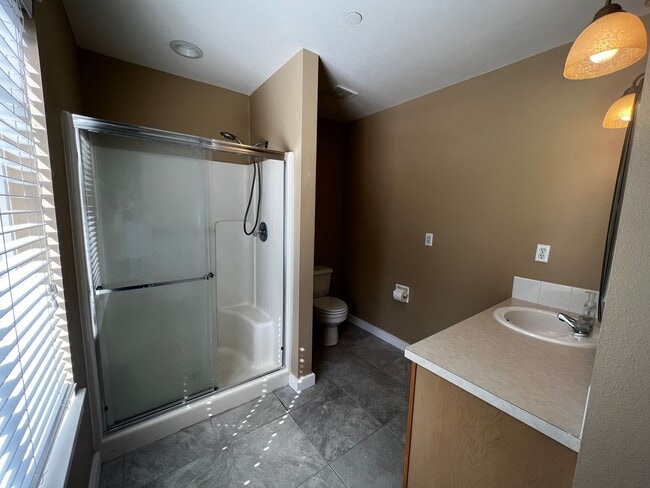 Building Photo - DuPont, 2 bedroom, 2 bath condo with A/C