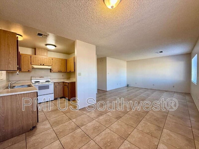 Building Photo - 1842 Gem St