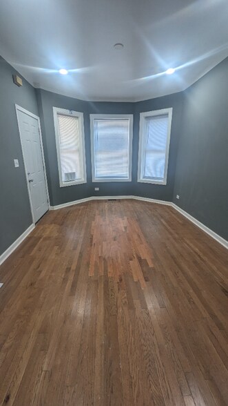 Primary Photo - 1134 N Ridgeway Ave