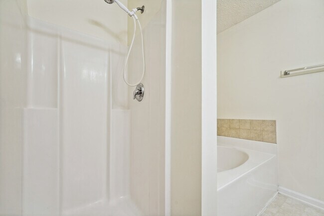 Building Photo - 2005 Rathie Dr