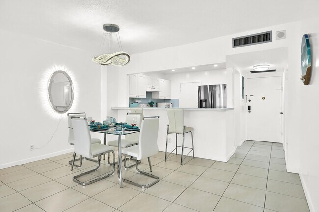 Building Photo - 3725 S Ocean Dr