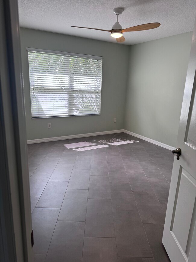 Building Photo - 1434 Loris Loop
